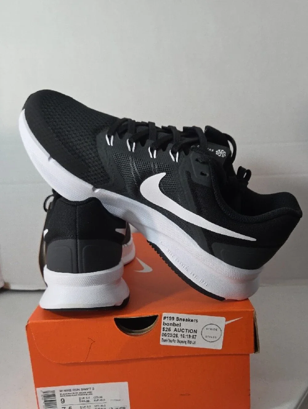 Men's 7.5 or Wms Sz 9 Black Athletic Running Shoes - W Nike Run Swift 3